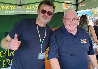 Local guide sharing tips with travelers